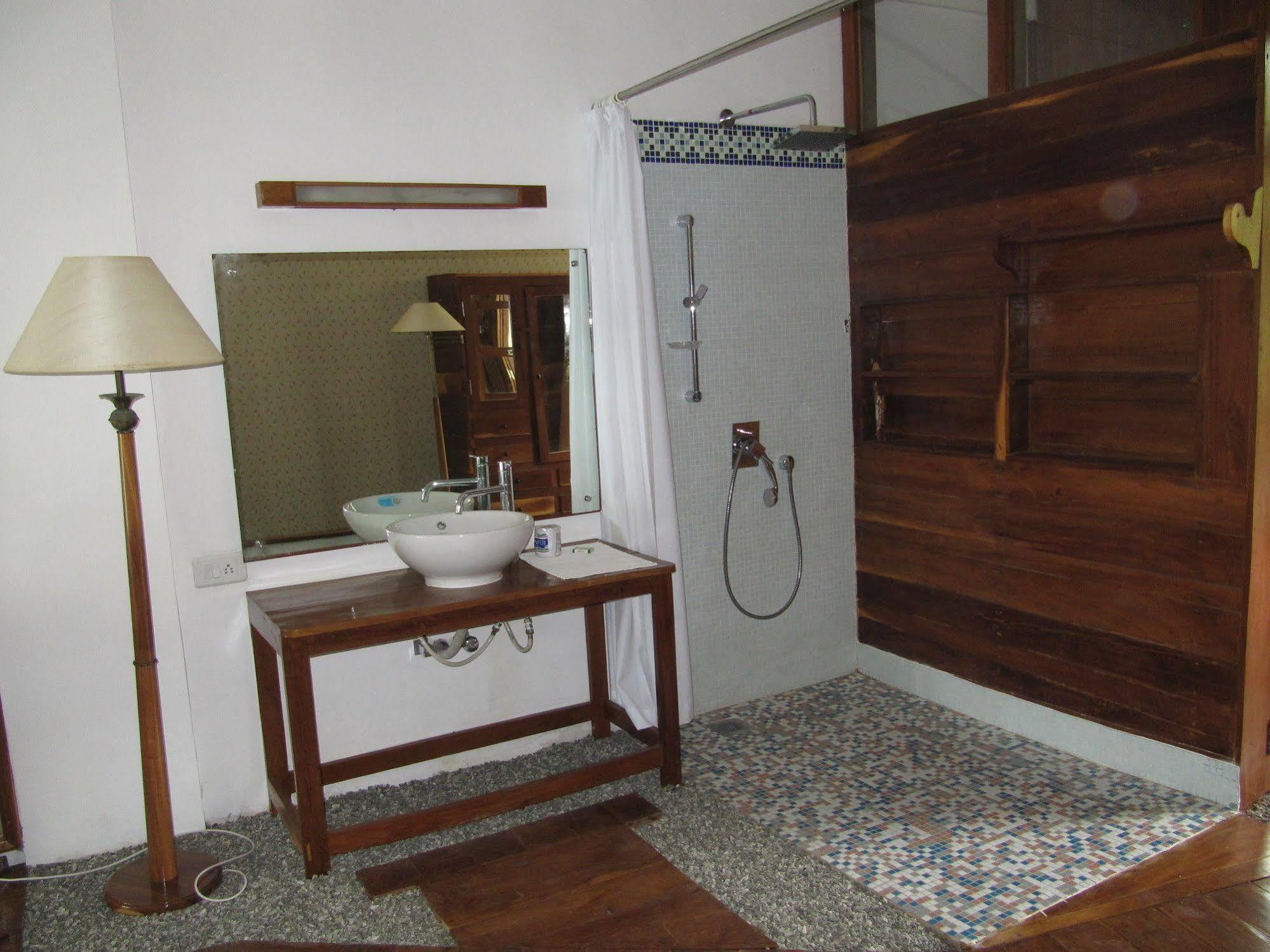 Hotel The Eco à Varkala Extérieur photo